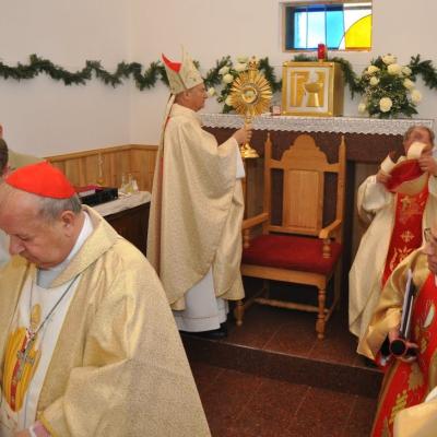 21 mai: Poiana Micului: Liturghia de sfinţire a bisericii "Fericitul Ioan Paul al II-lea"