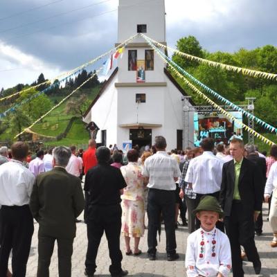 21 mai: Poiana Micului: Liturghia de sfinţire a bisericii "Fericitul Ioan Paul al II-lea"