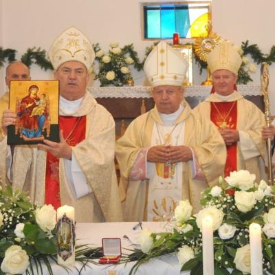 21 mai: Poiana Micului: Liturghia de sfinţire a bisericii "Fericitul Ioan Paul al II-lea"