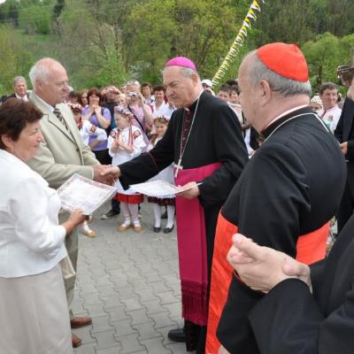 21 mai: Poiana Micului: Liturghia de sfinţire a bisericii "Fericitul Ioan Paul al II-lea"