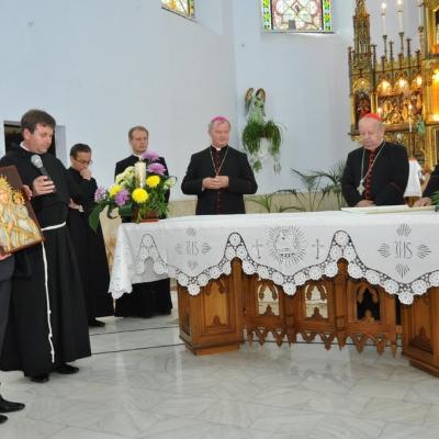 21 mai: Poiana Micului: Liturghia de sfinţire a bisericii "Fericitul Ioan Paul al II-lea"