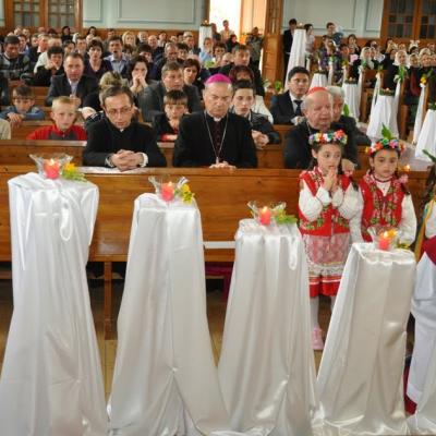 21 mai: Poiana Micului: Liturghia de sfinţire a bisericii "Fericitul Ioan Paul al II-lea"