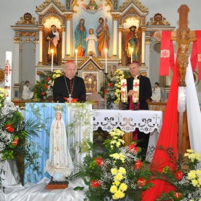 21 mai: Poiana Micului: Liturghia de sfinţire a bisericii "Fericitul Ioan Paul al II-lea"
