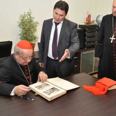 21 mai: Poiana Micului: Liturghia de sfinţire a bisericii "Fericitul Ioan Paul al II-lea"