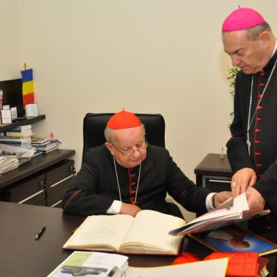 21 mai: Poiana Micului: Liturghia de sfinţire a bisericii "Fericitul Ioan Paul al II-lea"