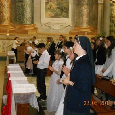 22 mai: Roma: Prima Sfântă Împărtăşanie în comunitatea catolicilor români