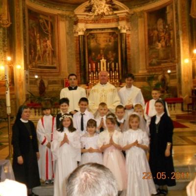22 mai: Roma: Prima Sfântă Împărtăşanie în comunitatea catolicilor români