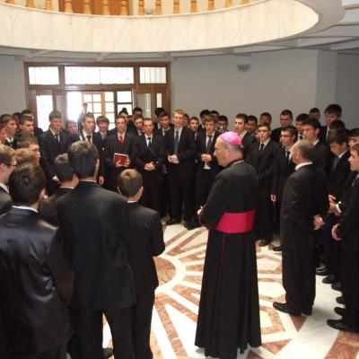 12 iunie: Iaşi: Vizita elevilor Seminarului Liceal din Bacău la catedrală