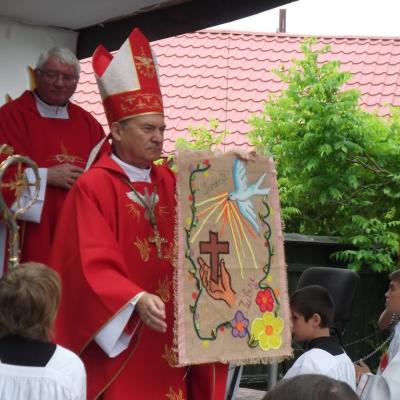 13 iunie: Ploscuţeni: Primirea sacramentului Mirului