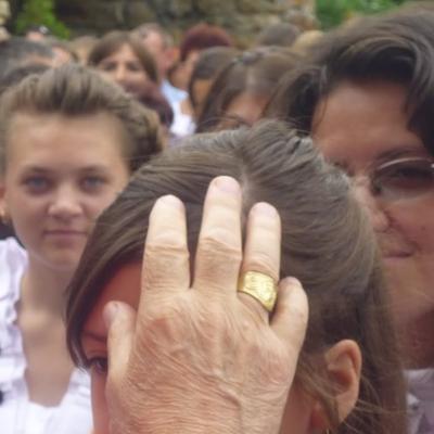 13 iunie: Ploscuţeni: Primirea sacramentului Mirului