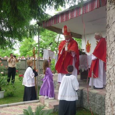 13 iunie: Ploscuţeni: Primirea sacramentului Mirului