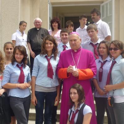 13 iunie: Ploscuţeni: Primirea sacramentului Mirului
