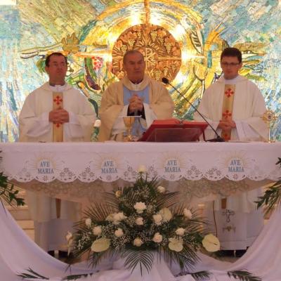 14 iunie: Iaşi: Sfinţirea crinilor