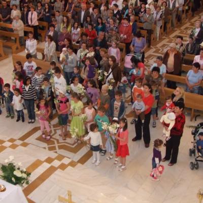 14 iunie: Iaşi: Sfinţirea crinilor