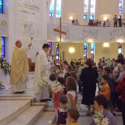14 iunie: Iaşi: Sfinţirea crinilor