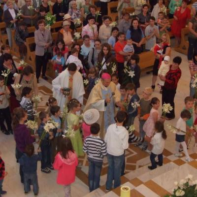 14 iunie: Iaşi: Sfinţirea crinilor