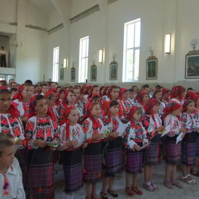 18 iunie: Berindeşti şi Ciucani: Administrarea sacramentului Mirului