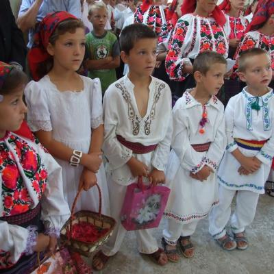 18 iunie: Berindeşti şi Ciucani: Administrarea sacramentului Mirului