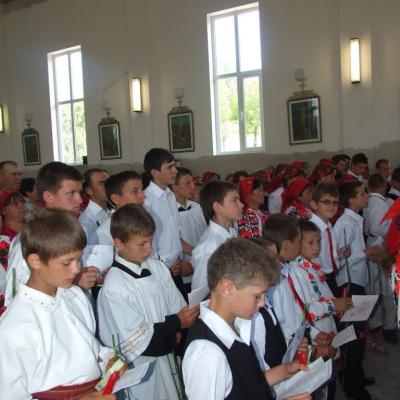 18 iunie: Berindeşti şi Ciucani: Administrarea sacramentului Mirului