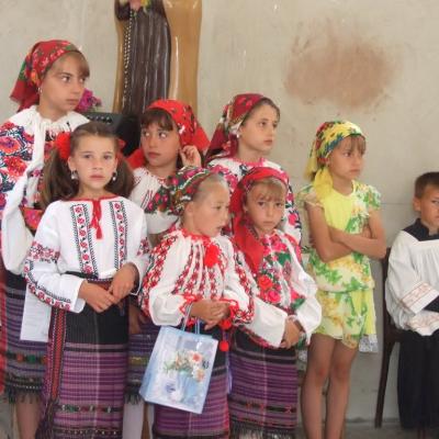 18 iunie: Berindeşti şi Ciucani: Administrarea sacramentului Mirului