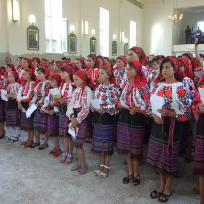 18 iunie: Berindeşti şi Ciucani: Administrarea sacramentului Mirului