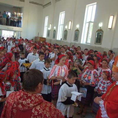 18 iunie: Berindeşti şi Ciucani: Administrarea sacramentului Mirului