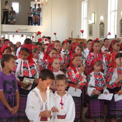 18 iunie: Berindeşti şi Ciucani: Administrarea sacramentului Mirului