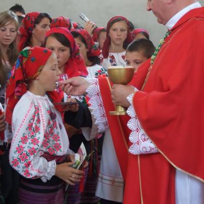 18 iunie: Berindeşti şi Ciucani: Administrarea sacramentului Mirului