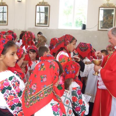 18 iunie: Berindeşti şi Ciucani: Administrarea sacramentului Mirului