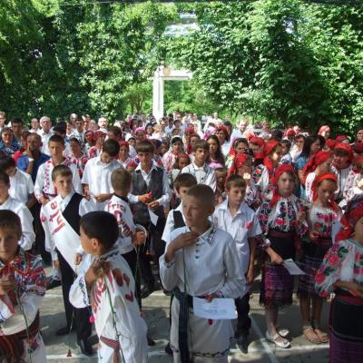 18 iunie: Berindeşti şi Ciucani: Administrarea sacramentului Mirului