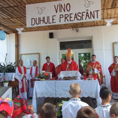18 iunie: Berindeşti şi Ciucani: Administrarea sacramentului Mirului