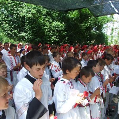 18 iunie: Berindeşti şi Ciucani: Administrarea sacramentului Mirului