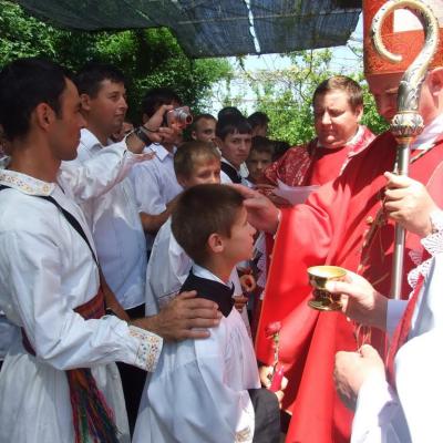 18 iunie: Berindeşti şi Ciucani: Administrarea sacramentului Mirului