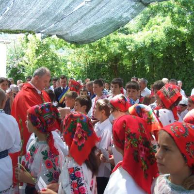 18 iunie: Berindeşti şi Ciucani: Administrarea sacramentului Mirului