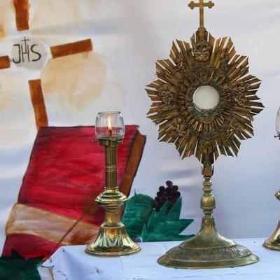 23 iunie: Bacău: Cu Sfântul Sacrament pe străzile oraşului