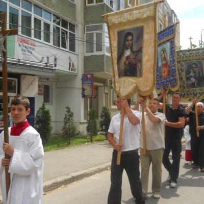 26 iunie: Moineşti: Procesiune în solemnitatea Trupul şi Sângele Domnului