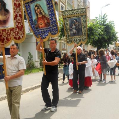 26 iunie: Moineşti: Procesiune în solemnitatea Trupul şi Sângele Domnului