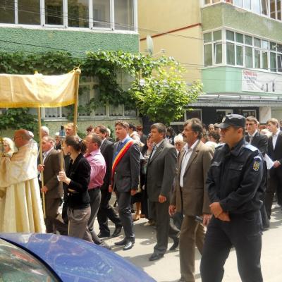 26 iunie: Moineşti: Procesiune în solemnitatea Trupul şi Sângele Domnului