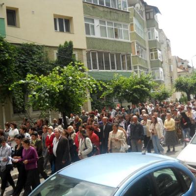 26 iunie: Moineşti: Procesiune în solemnitatea Trupul şi Sângele Domnului