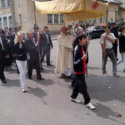 26 iunie: Moineşti: Procesiune în solemnitatea Trupul şi Sângele Domnului