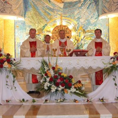 26 iunie: Iaşi: Procesiunea de Trupul şi Sângele Domnului la catedrală - I