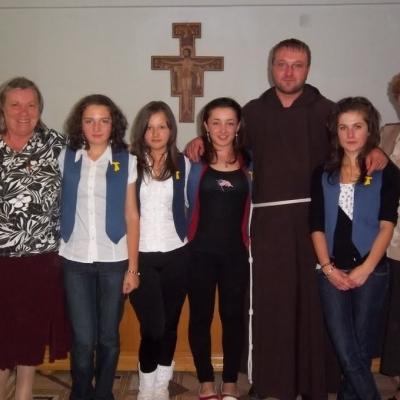 2 iulie: Oneşti: Promisiunea tinerilor franciscani