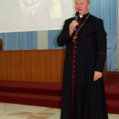 10 iulie: Iaşi: Spectacol de binefacere "Educaţie pentru Kenya! Fii alături de un copil din Maikona!"