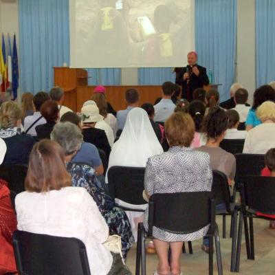 10 iulie: Iaşi: Spectacol de binefacere "Educaţie pentru Kenya! Fii alături de un copil din Maikona!"