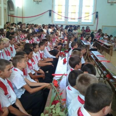 25 iulie: Oţeleni: Administrarea sacramentului Mirului