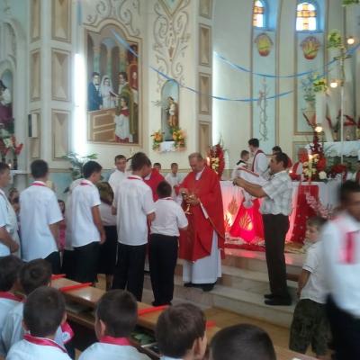 25 iulie: Oţeleni: Administrarea sacramentului Mirului