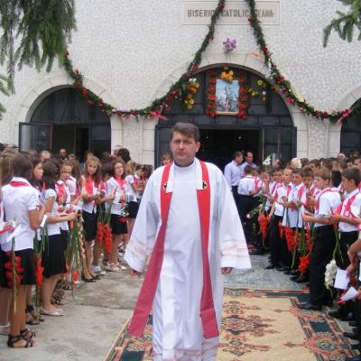 25 iulie: Oţeleni: Administrarea sacramentului Mirului