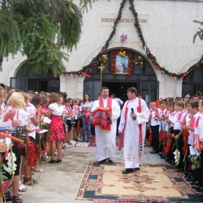 25 iulie: Oţeleni: Administrarea sacramentului Mirului