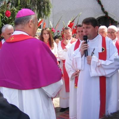 25 iulie: Oţeleni: Administrarea sacramentului Mirului