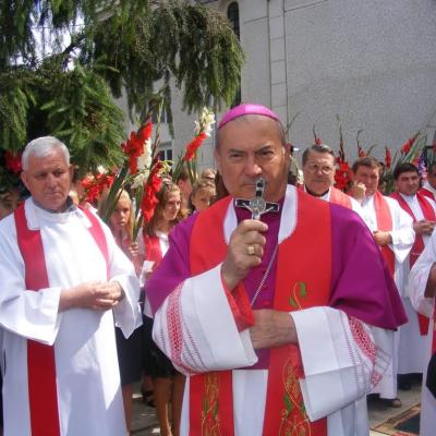 25 iulie: Oţeleni: Administrarea sacramentului Mirului
